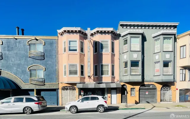 a car parked in front of a building