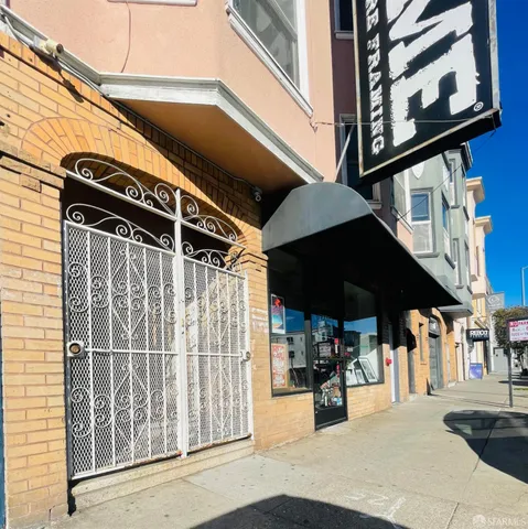 a view of street with an outdoor space