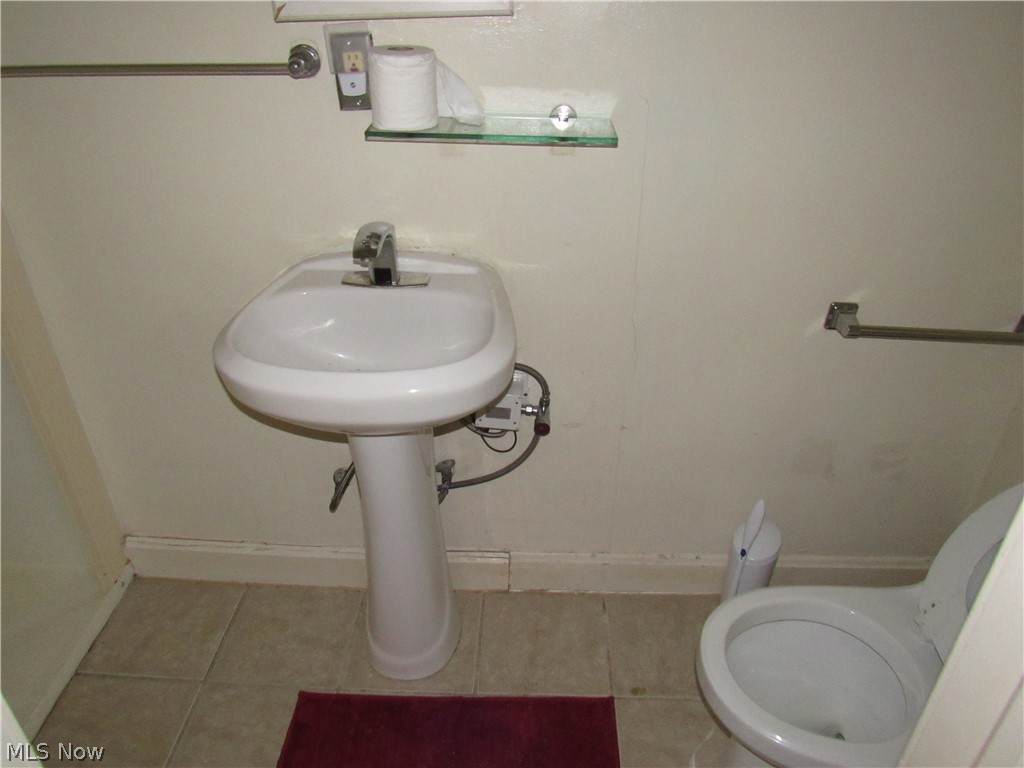 1686 Lee Road Cleveland, OH 44118 - Photo 20 of 24