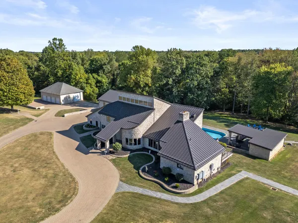 $2,000,000 | 17980 Gambier Road, Mount Vernon, OH 43050