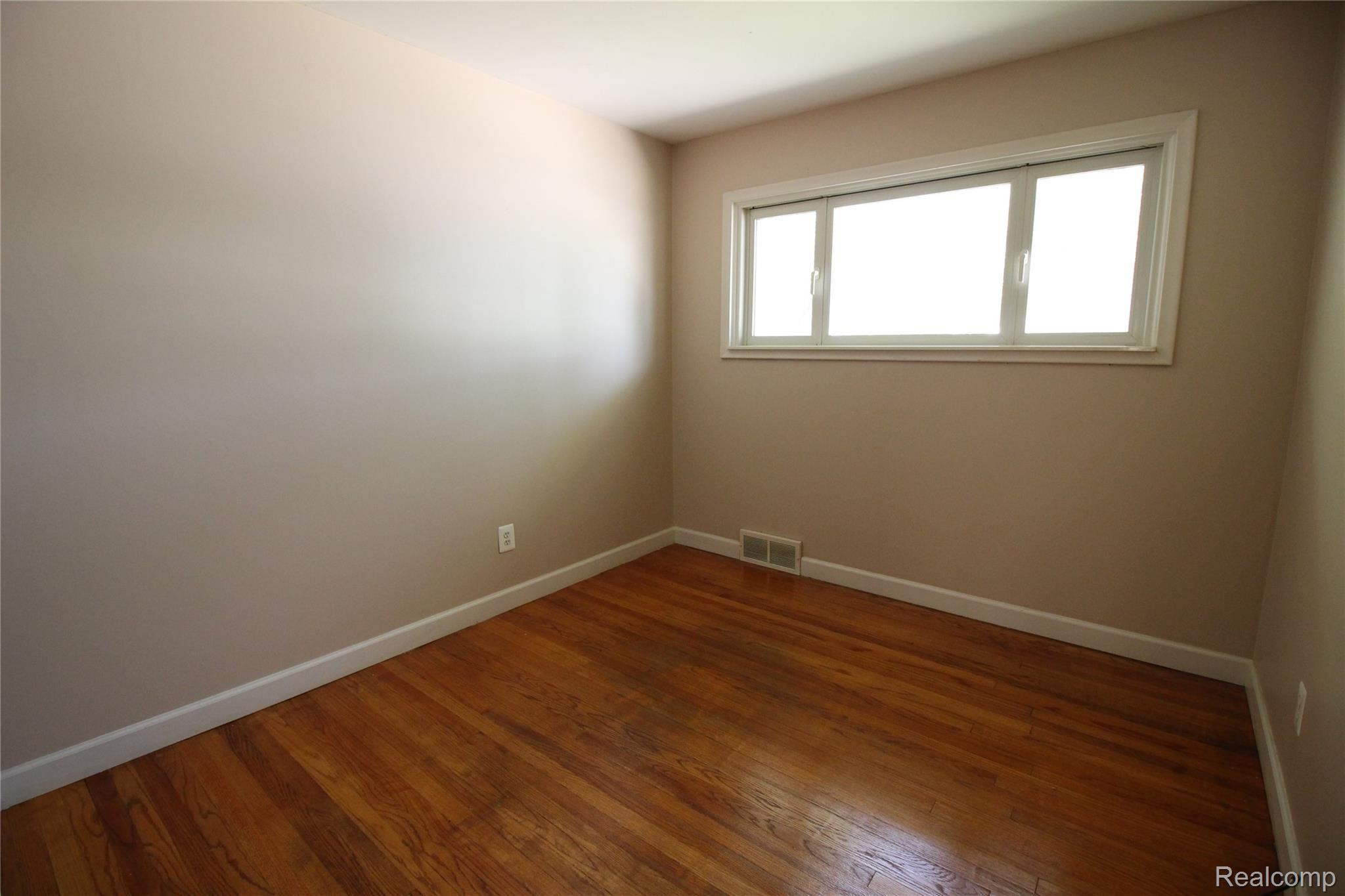 8067 Pardee Road Taylor, MI 48180 - Photo 12 of 31 IMG_7671.JPG