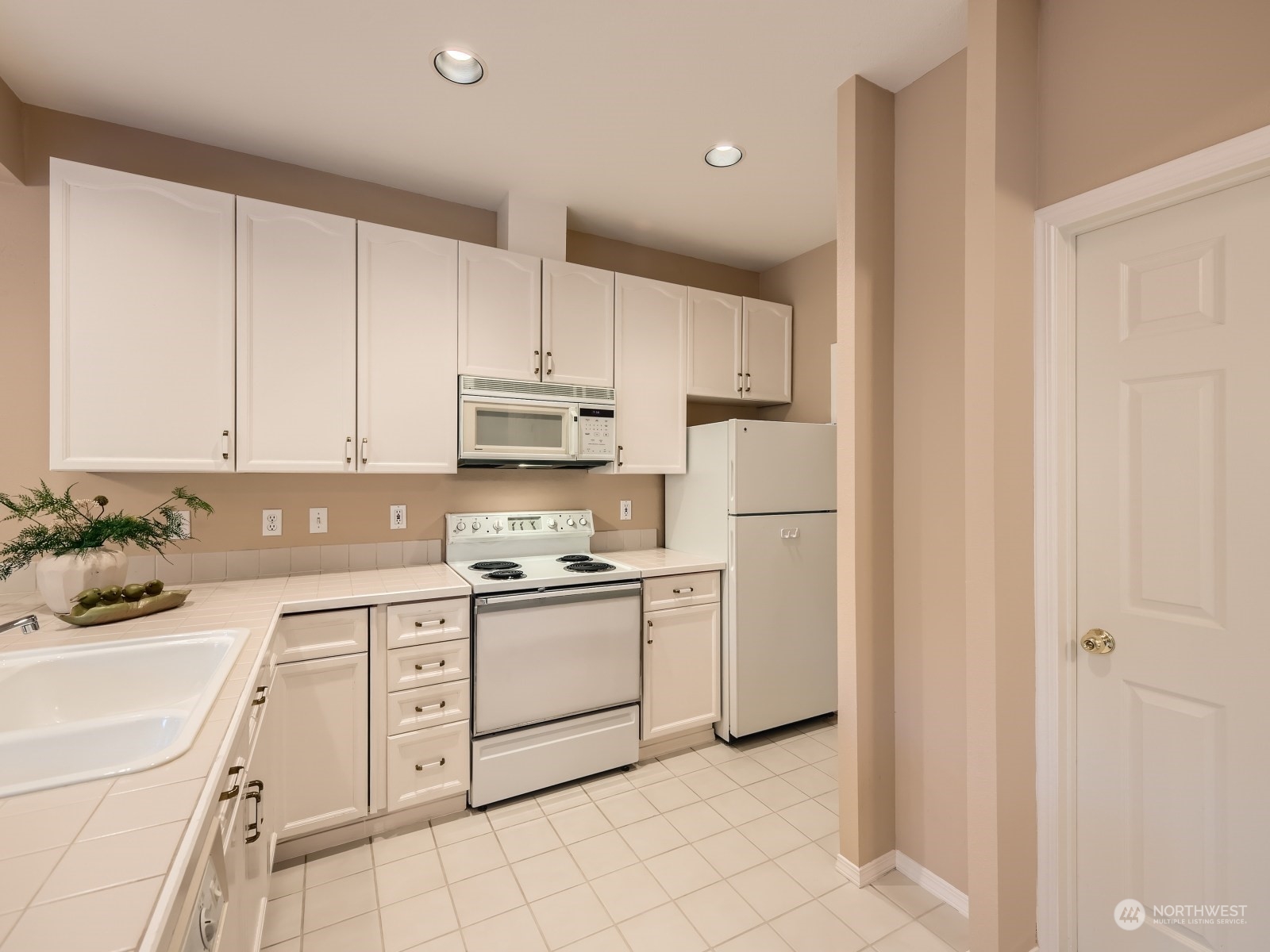 10909 Avondale Road Northeast, Unit N154 Redmond, WA 98052 - Photo 5 of 11 Gallery Image 5