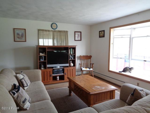 475 Rowland Road Greeley, PA 18425 - Photo 8 of 41 Living Room