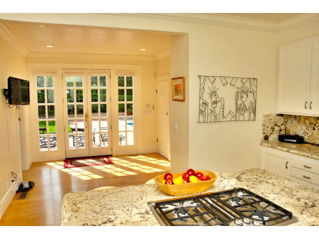 115 Ericson Road Hillsborough, CA 94010 - Photo 7 of 24 Gallery Image 7
