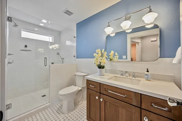 $3,200 | 1104 Walton Street, Houston, TX 77009