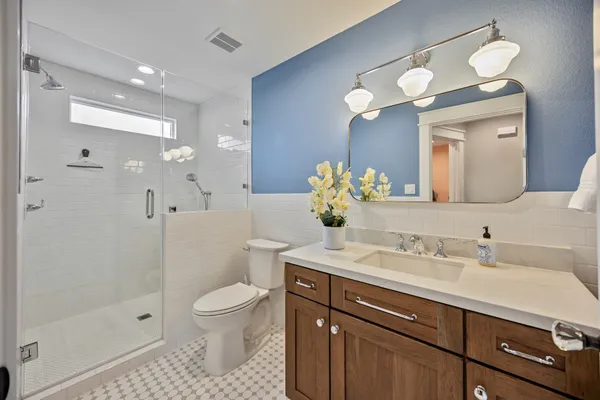 $3,200 | 1104 Walton Street, Houston, TX 77009