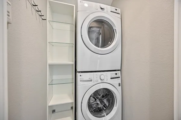 $3,200 | 1104 Walton Street, Houston, TX 77009