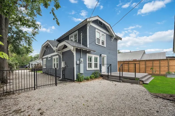 $3,200 | 1104 Walton Street, Houston, TX 77009