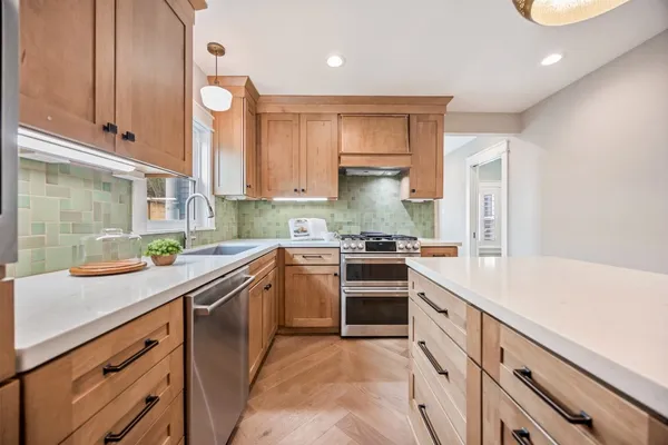 $3,200 | 1104 Walton Street, Houston, TX 77009