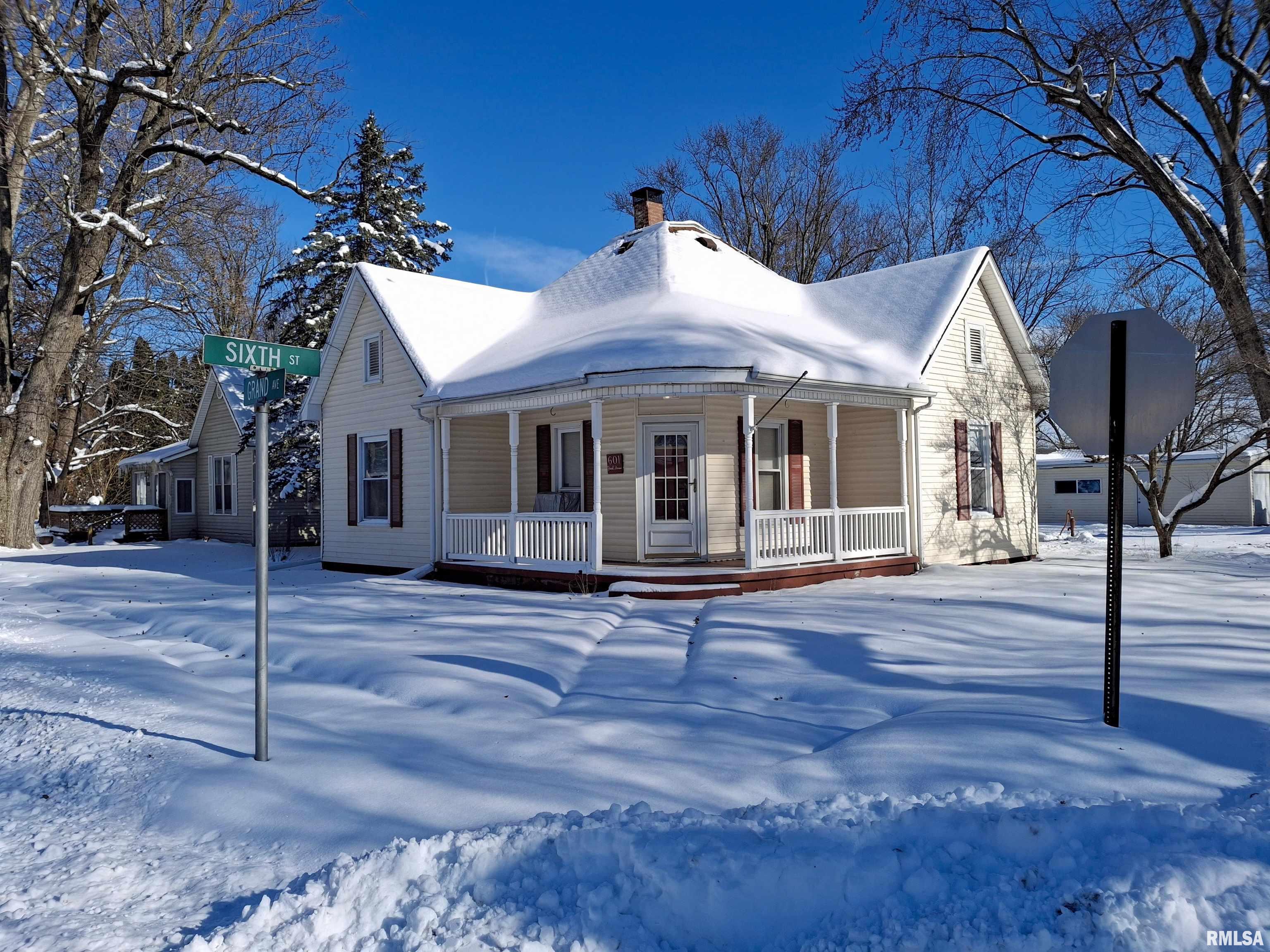 601 Grand Avenue St. David, IL 61563 - Photo 2 of 21