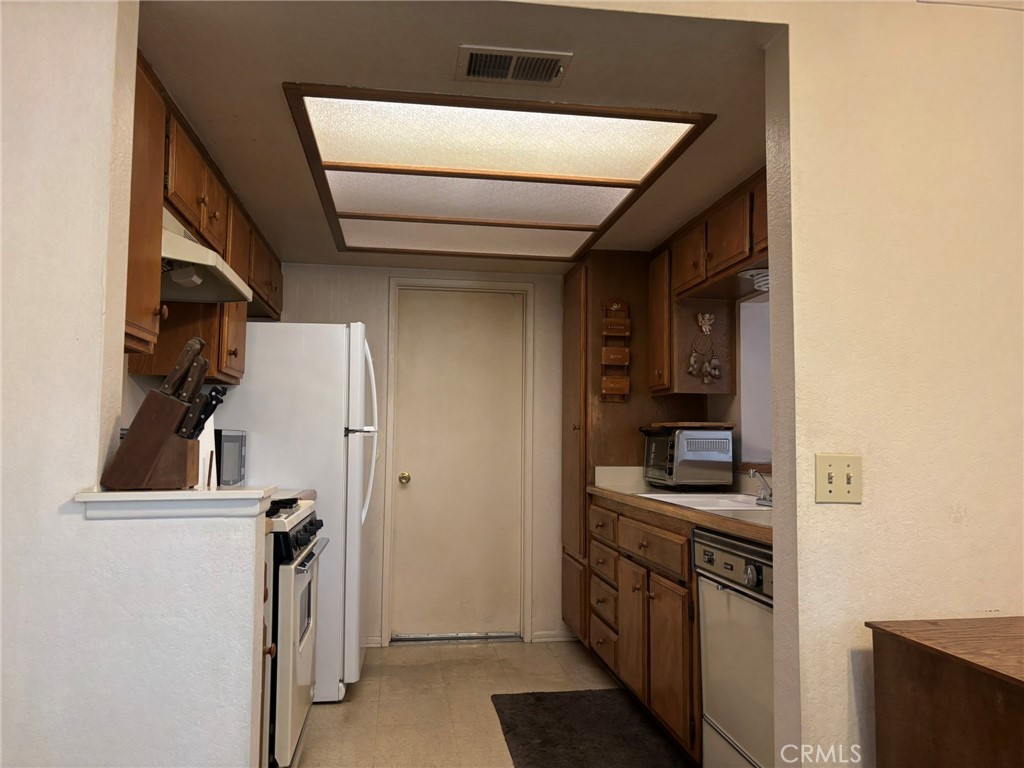 15809 Fallen Leaf Road La Puente, CA 91744 - Photo 8 of 23 a utility room with dryer and washer