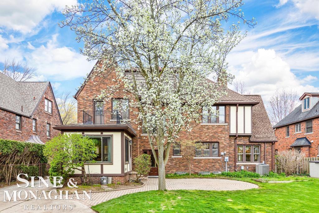 1027 Yorkshire Road Grosse Pointe, MI 48230 - Photo 57 of 64 50106116-56.JPG