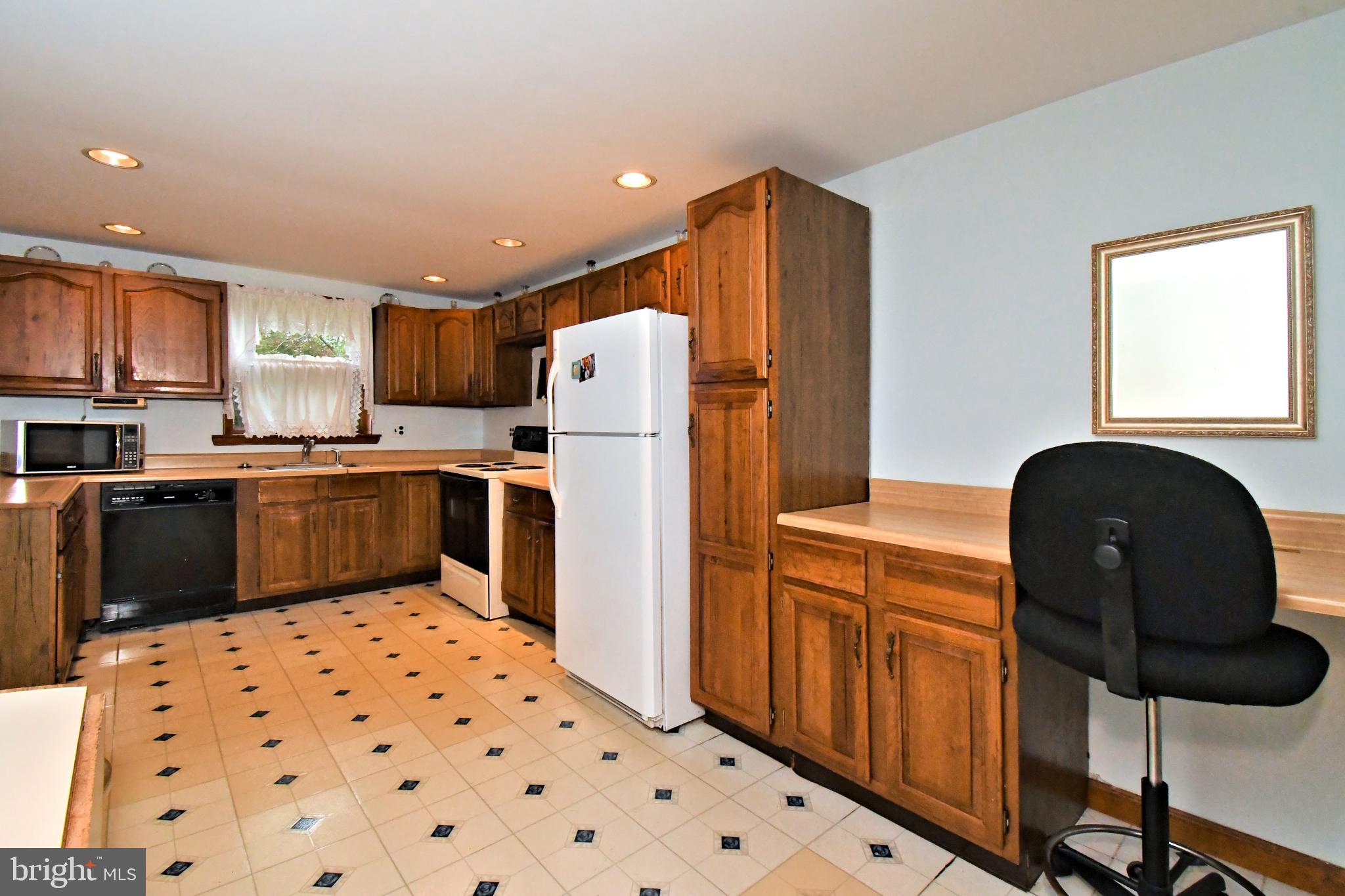 500 Burton Road Oreland, PA 19075 - Photo 10 of 54 Kitchen