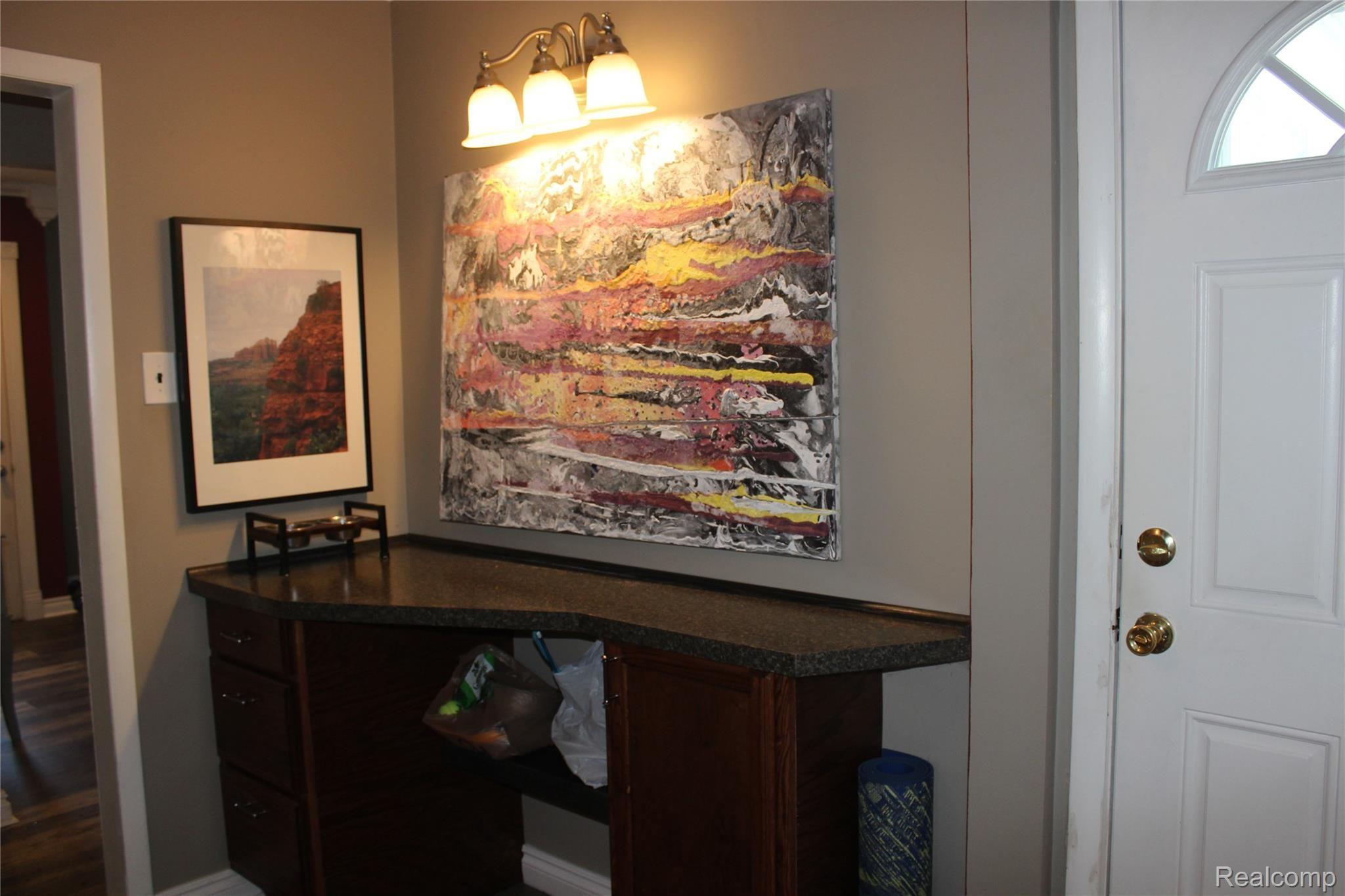 36 South Hospital Road Waterford, MI 48327 - Photo 15 of 32 Desk area or makeup area