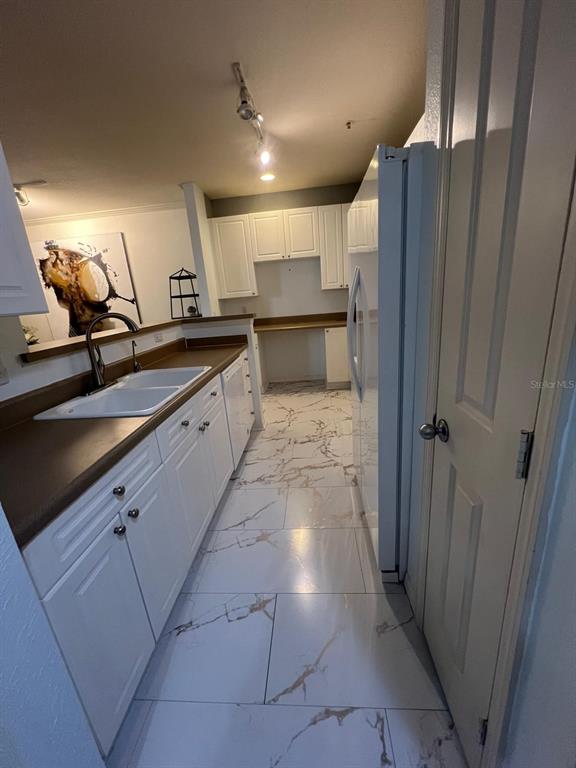 4221 West Spruce Street, Unit 2222 Tampa, FL 33607 - Photo 16 of 25 a view of a hallway to a room