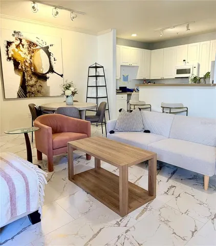 $2,200 | 4221 West Spruce Street, Unit 2222, Tampa, FL 33607