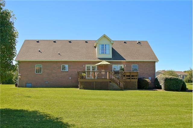 3944 Flewellyn Road Springfield, TN 37172 - Photo 19 of 20 a view of a big room with table and chairs