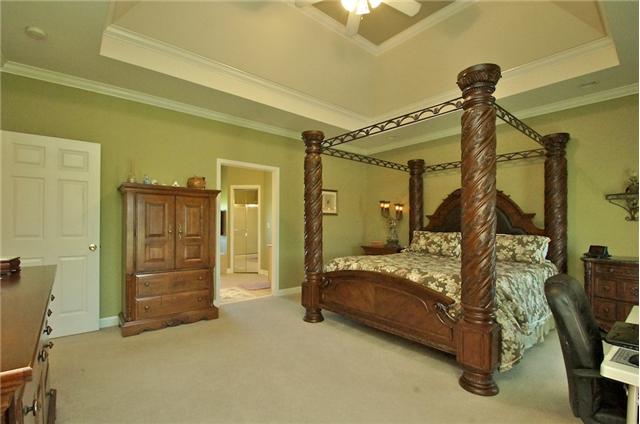 3944 Flewellyn Road Springfield, TN 37172 - Photo 9 of 20 a bedroom with a bed and a closet