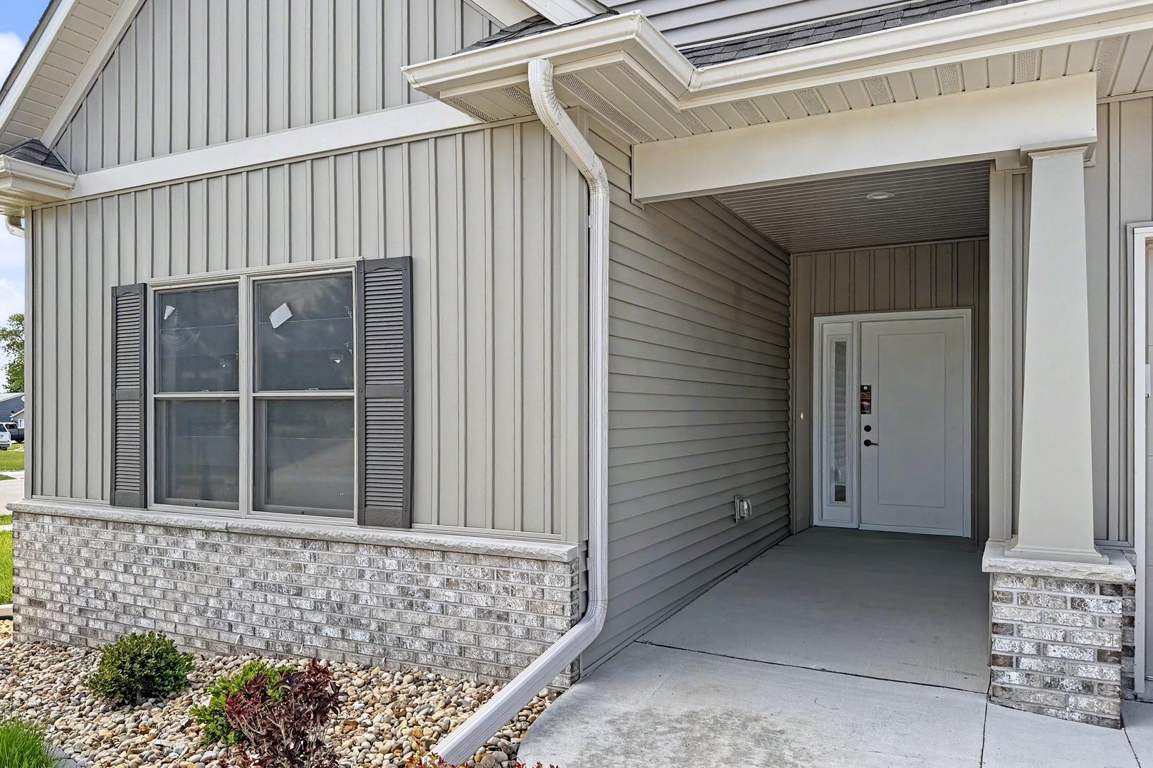 608 Kevin Road Blue Grass, IA 52726 - Photo 4 of 30