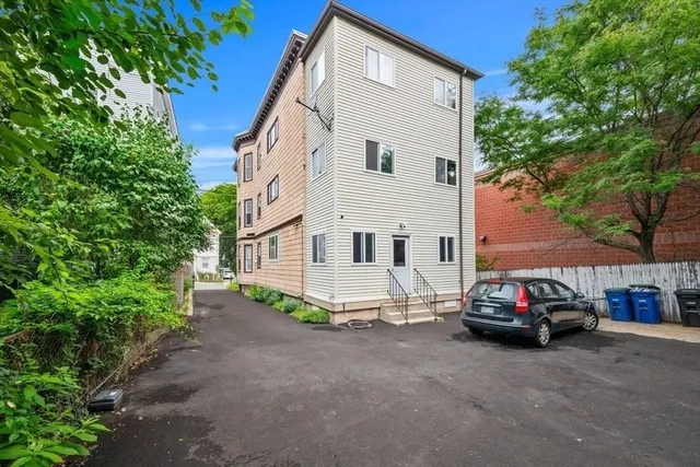 $3,800 | 154 Glen Street, Unit 1, Somerville, MA 02145