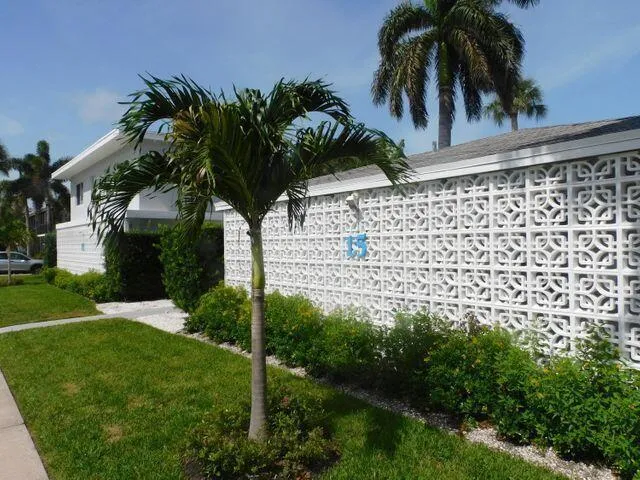 $1,825 | 15 South Palmway, Unit 11, Lake Worth Beach, FL 33460
