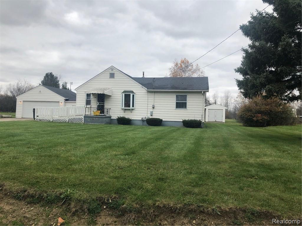 3209 O'Leary Road Flint, MI 48504 - Photo 1 of 16 IMG_2525.jpg