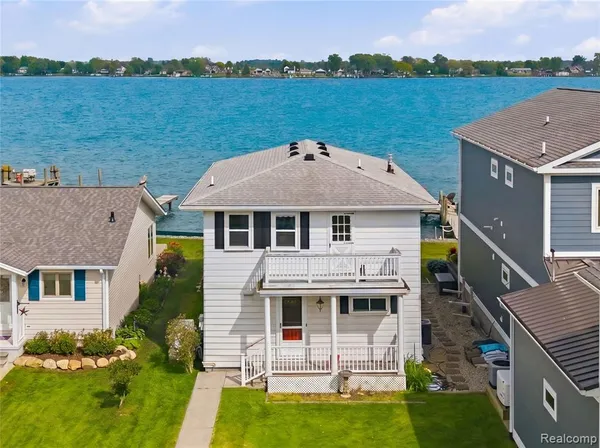 $299,900 | 5557 Pointe Drive, East China, MI 48054