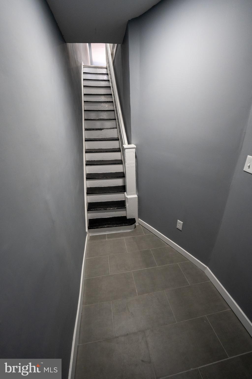 55 West Sharpnack Street Philadelphia, PA 19119 - Photo 25 of 35 2nd Floor Unit - Entry