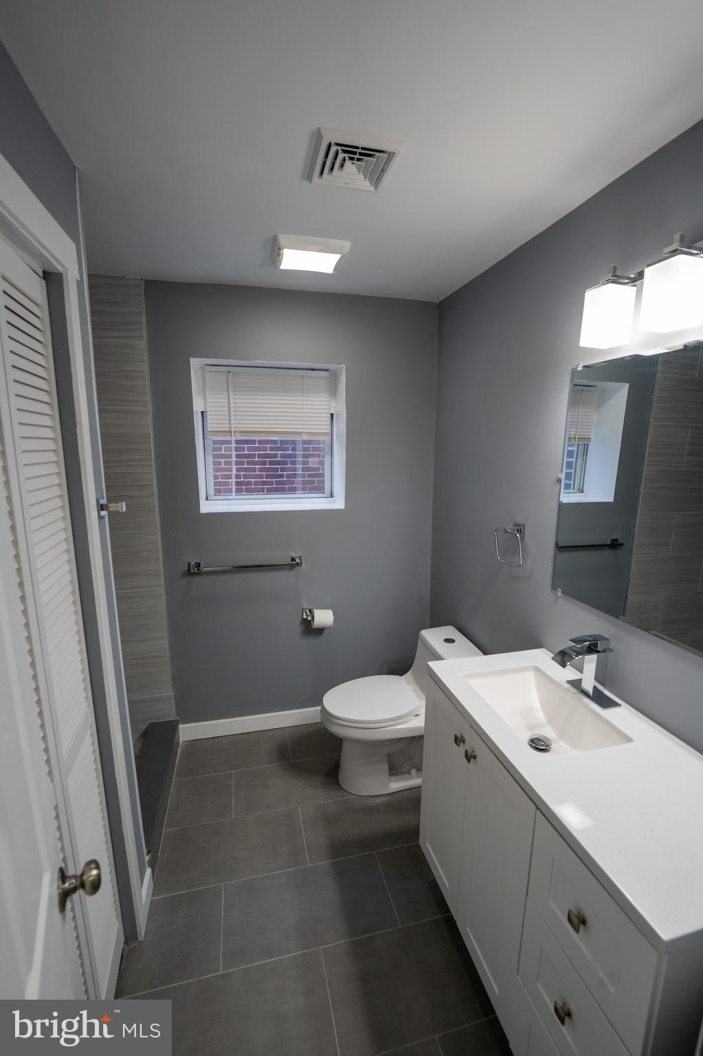 55 West Sharpnack Street Philadelphia, PA 19119 - Photo 33 of 35 2nd Floor Unit - Bathroom