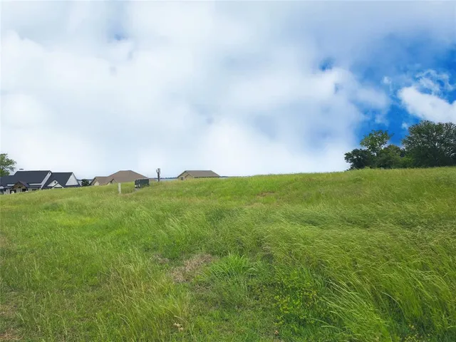 a view of a tennis court