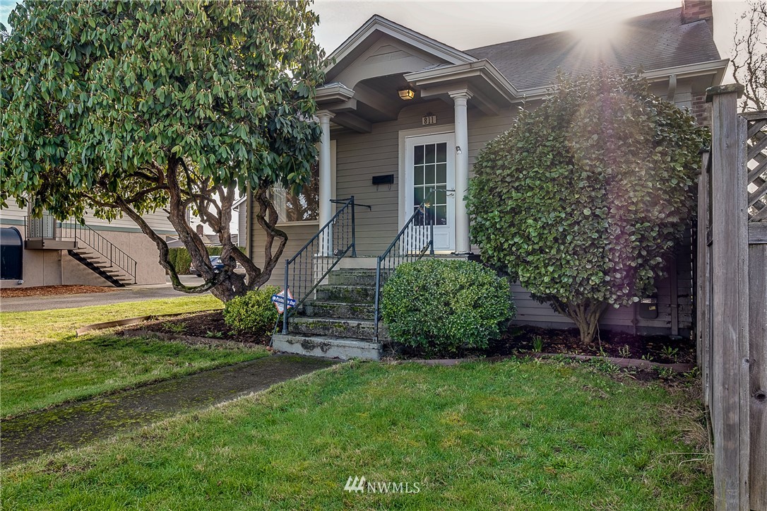 811 North 4th Street Renton, WA 98057 - Photo 1 of 25