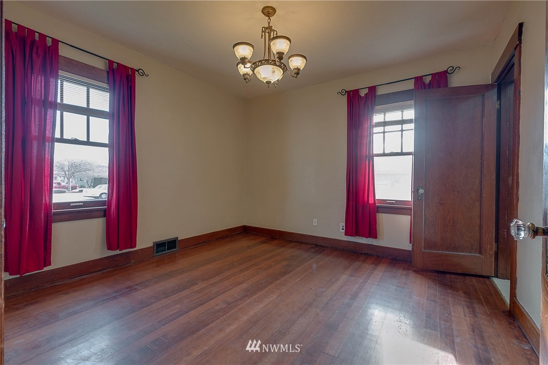 811 North 4th Street Renton, WA 98057 - Photo 11 of 25