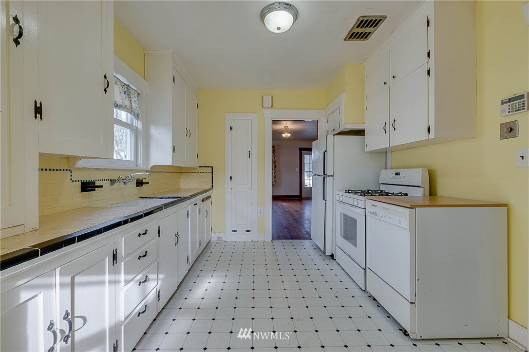 811 North 4th Street Renton, WA 98057 - Photo 8 of 25