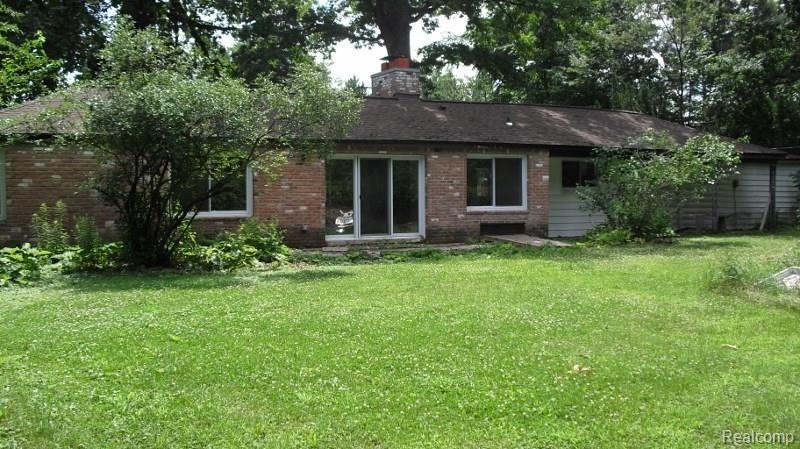 2445 East Thirteen Mile Road Warren, MI 48092 - Photo 12 of 41 CIMG2316 (800x449).jpg