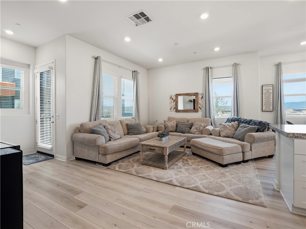 27013 Hummingbird Lane Valencia, CA 91381 - Photo 14 of 54