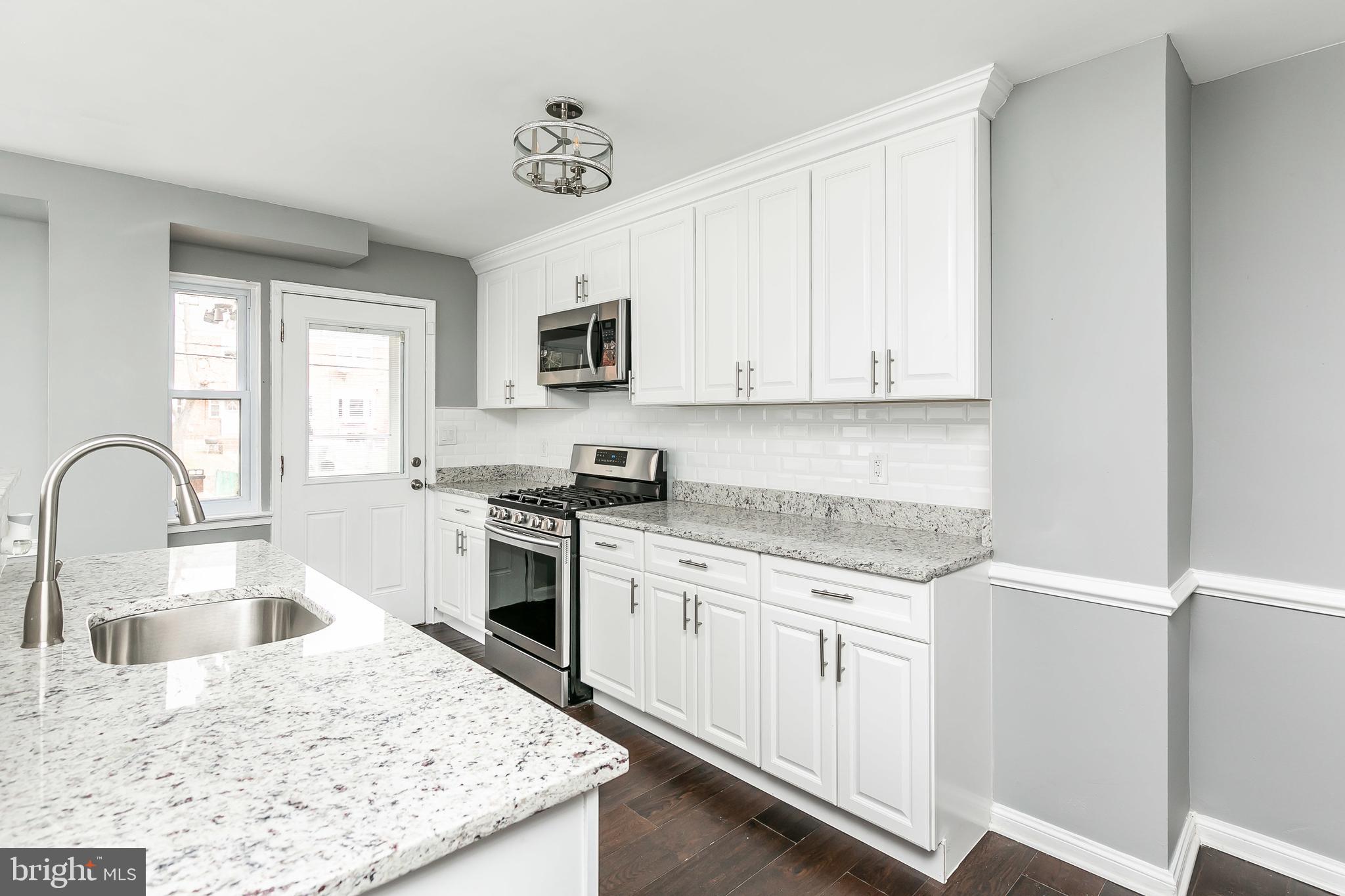 1902 Hillenwood Road Baltimore, MD 21239 - Photo 11 of 43 Granite Counters with 42 Inch Cabinets