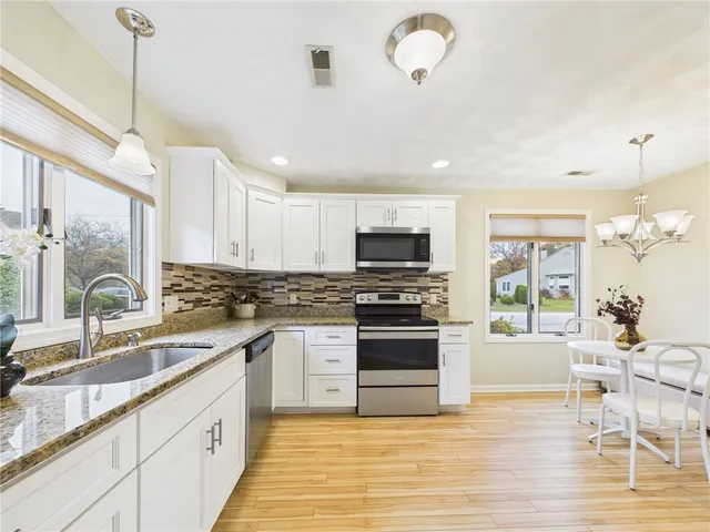 $389,900 | 96 Nipmuc Trail, Unit F, North Providence, RI 02904