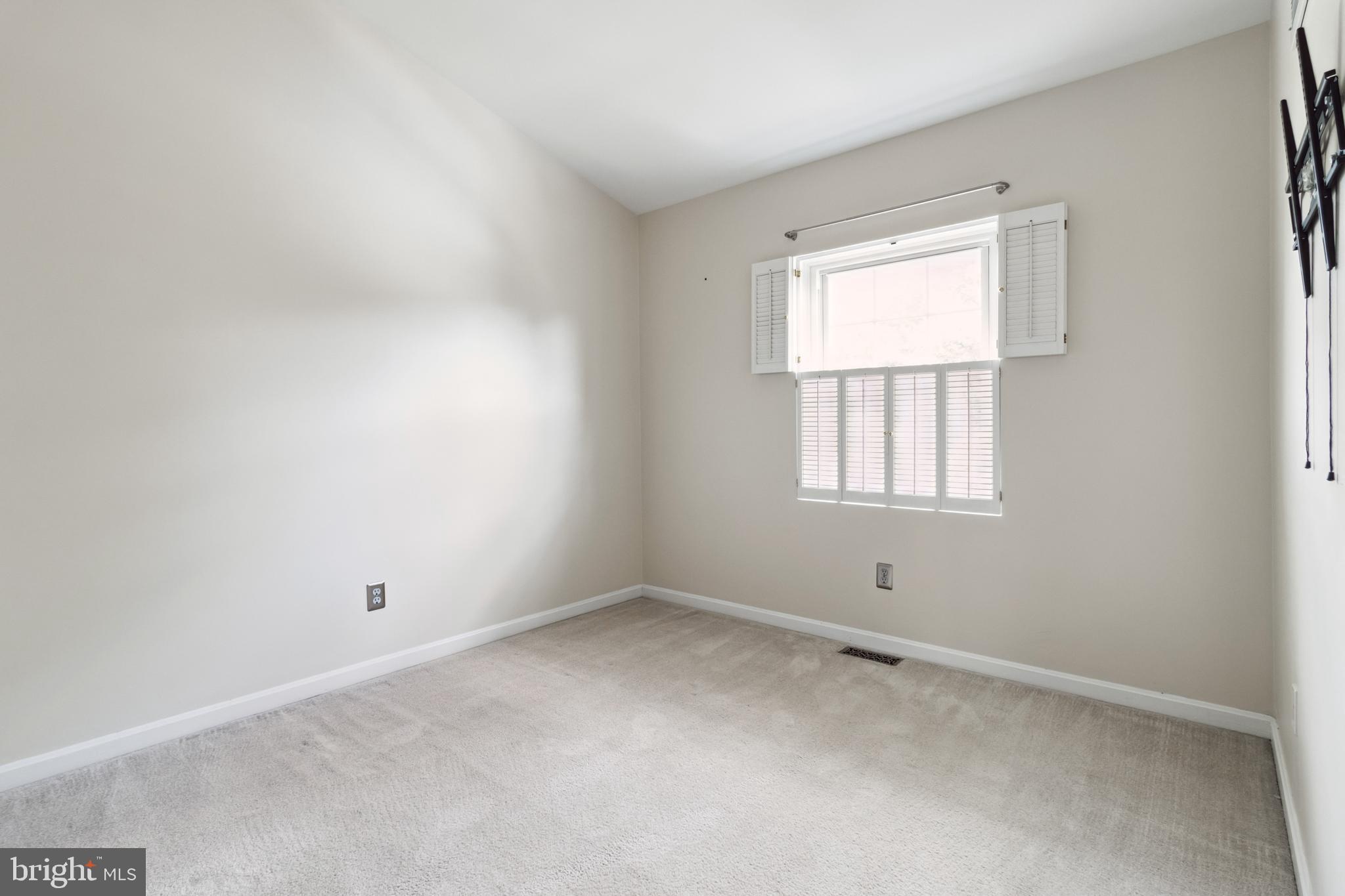 524 Kinsale Road Lutherville-Timonium, MD 21093 - Photo 15 of 22 an empty room with a window