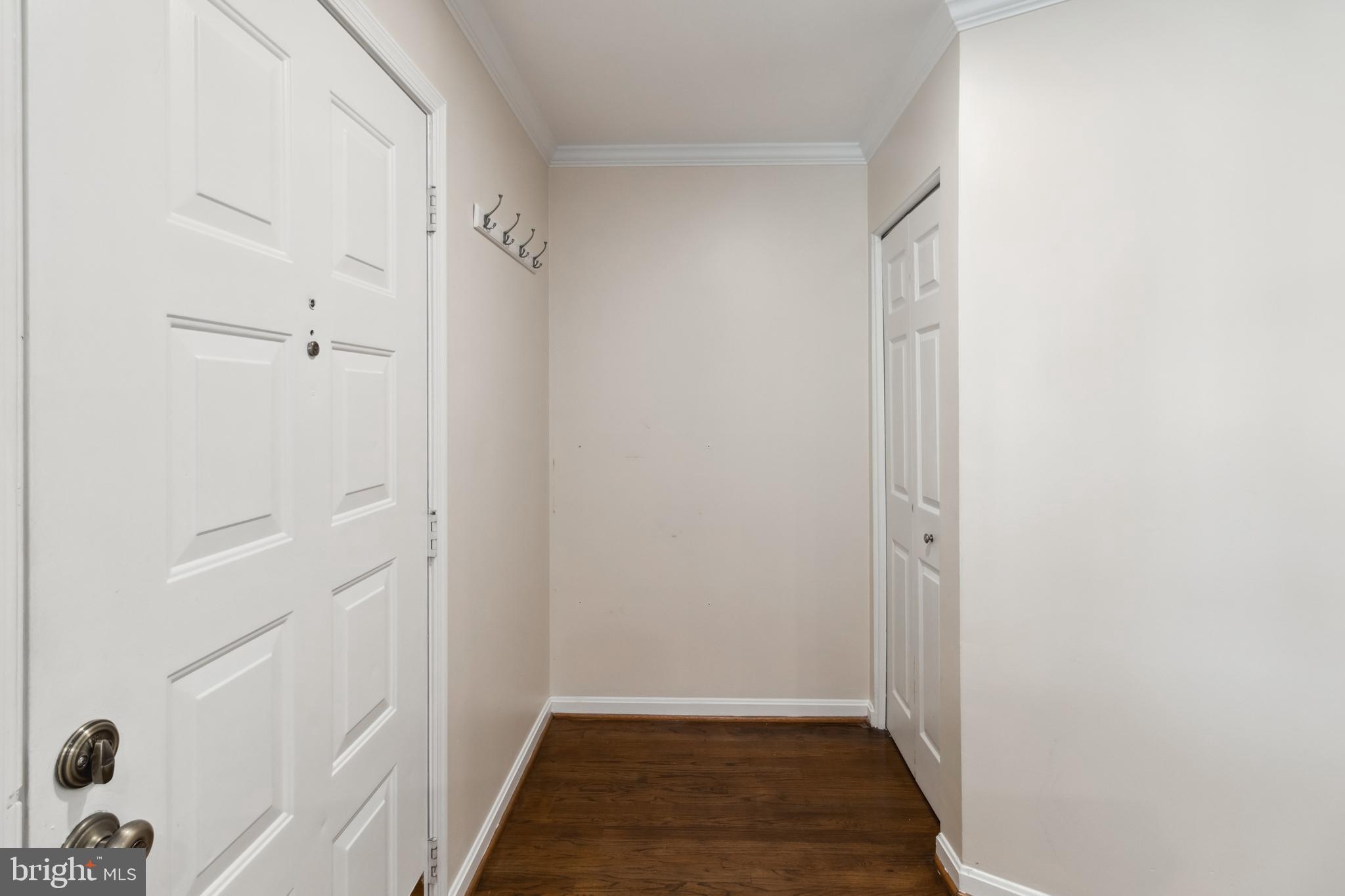 524 Kinsale Road Lutherville-Timonium, MD 21093 - Photo 3 of 22 a view of a hallway