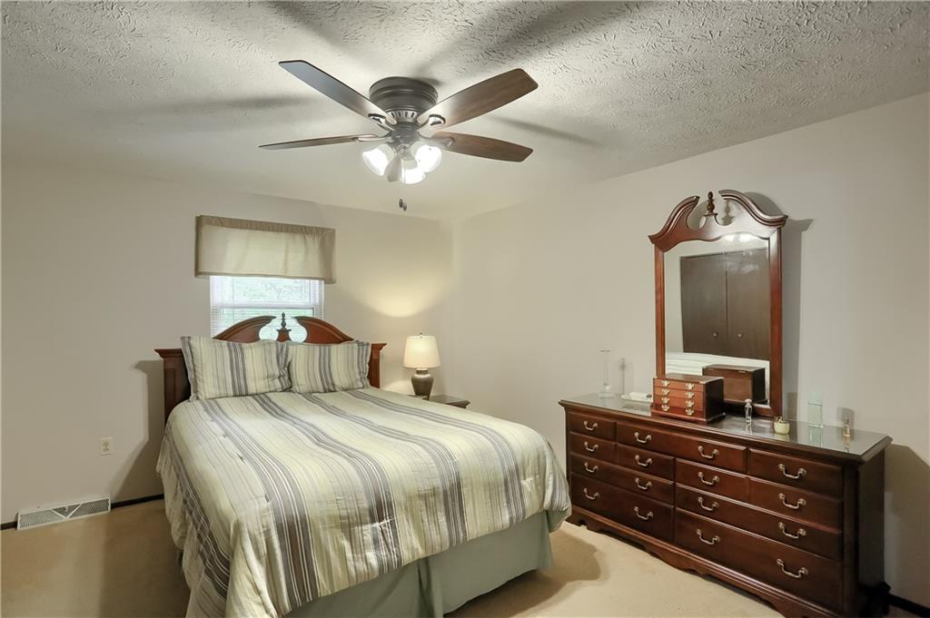 106 Old English Road Pittsburgh, PA 15237 - Photo 15 of 24 Gallery Image 15