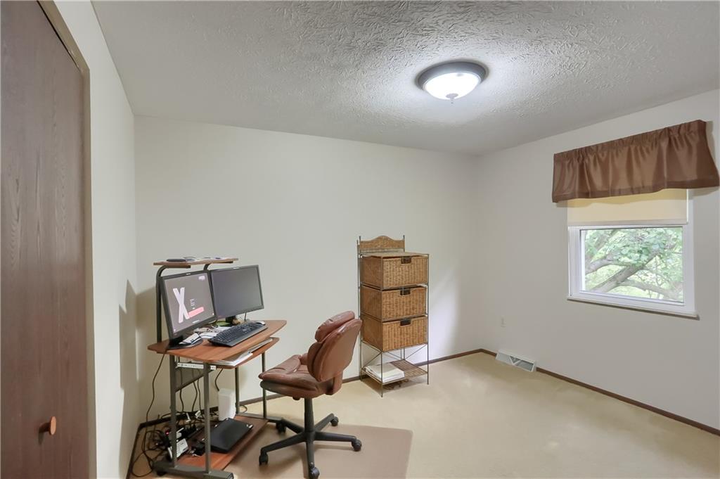 106 Old English Road Pittsburgh, PA 15237 - Photo 19 of 24 Gallery Image 19