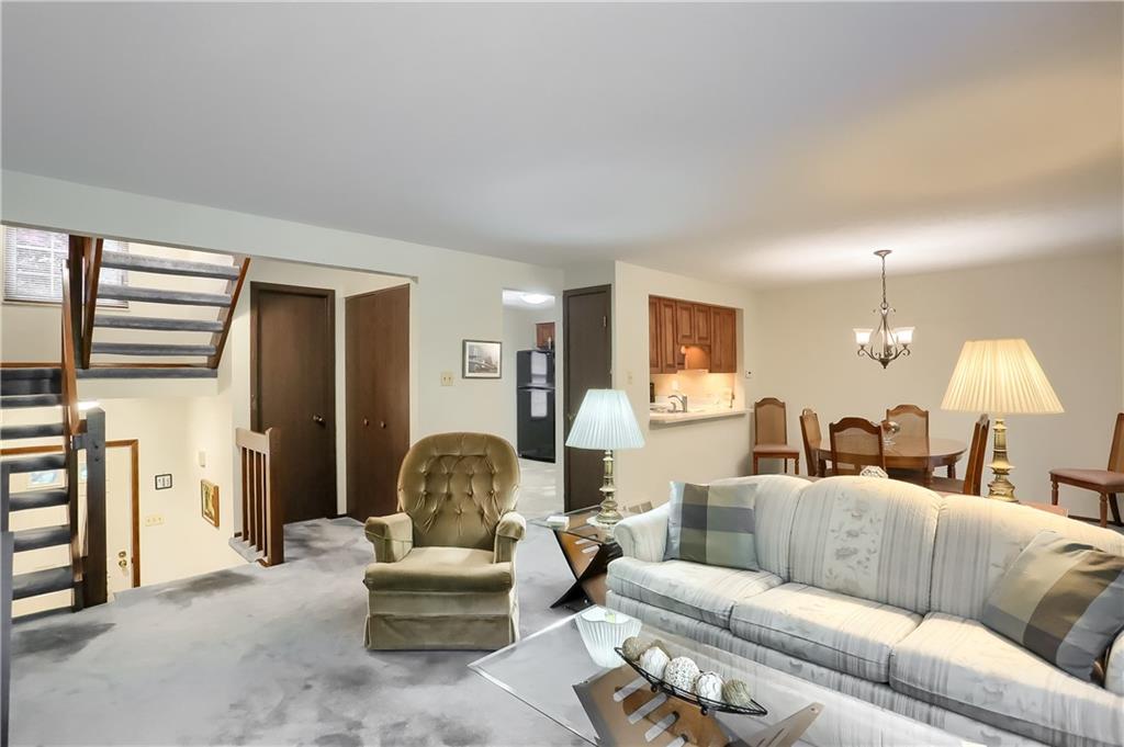 106 Old English Road Pittsburgh, PA 15237 - Photo 4 of 24 Gallery Image 4