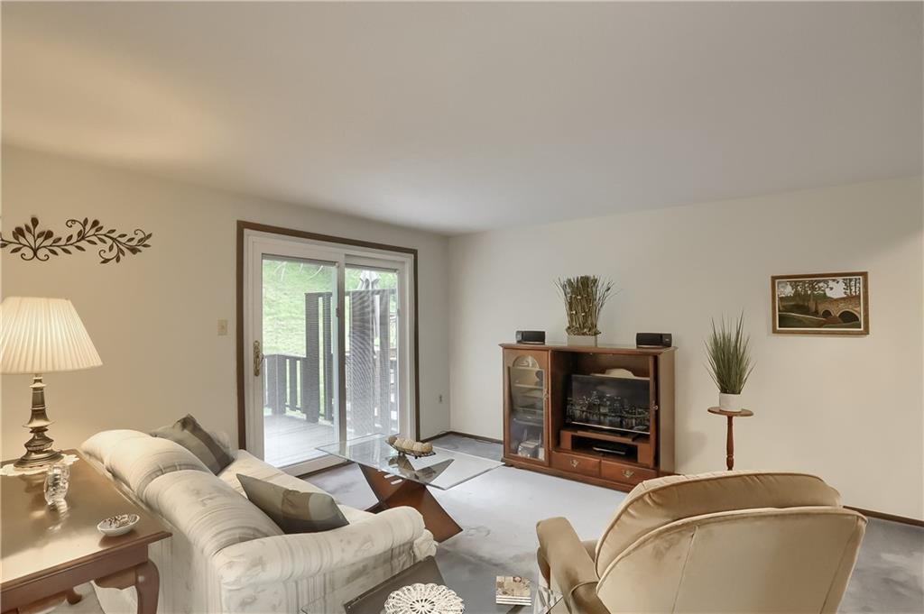 106 Old English Road Pittsburgh, PA 15237 - Photo 6 of 24 Gallery Image 6