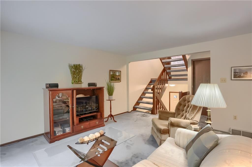 106 Old English Road Pittsburgh, PA 15237 - Photo 7 of 24 Gallery Image 7