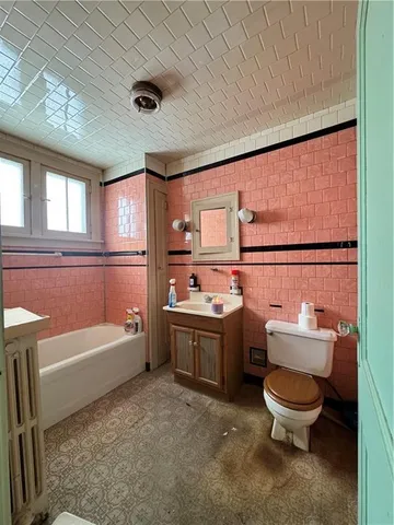 $68,900 | 325 Crest Avenue, Charleroi, PA 15022