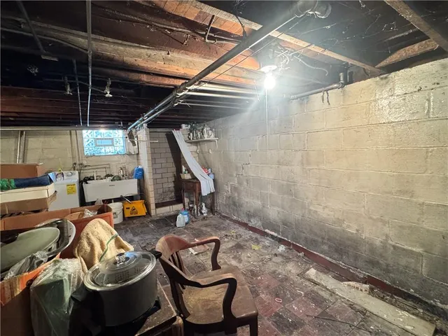 $68,900 | 325 Crest Avenue, Charleroi, PA 15022