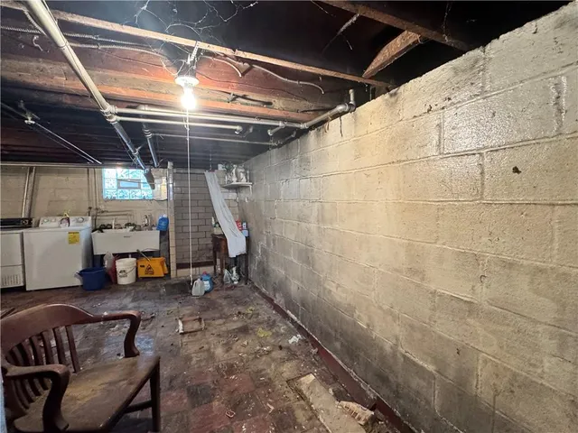 $68,900 | 325 Crest Avenue, Charleroi, PA 15022