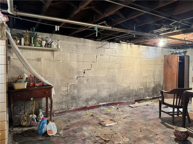 $68,900 | 325 Crest Avenue, Charleroi, PA 15022