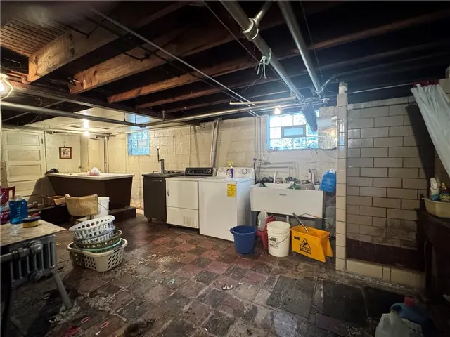 $68,900 | 325 Crest Avenue, Charleroi, PA 15022