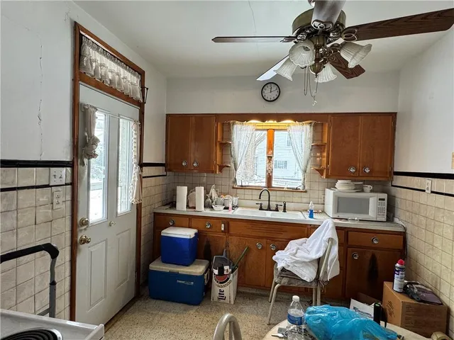 $68,900 | 325 Crest Avenue, Charleroi, PA 15022